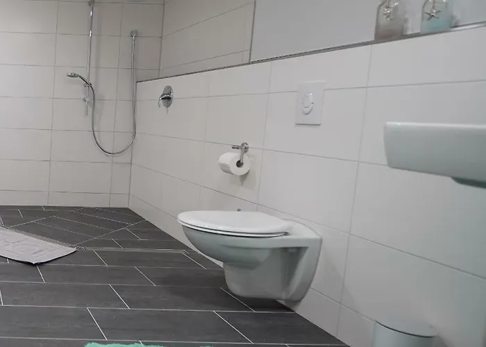 Gaestewohnung Hardinghaus Am Teich 瓦伦多夫